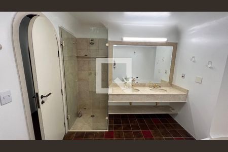 Casa à venda com 929m², 4 quartos e 4 vagas Casa à venda com 929m², 4 quartos e 4 vagasBanheiro da Suíte 1