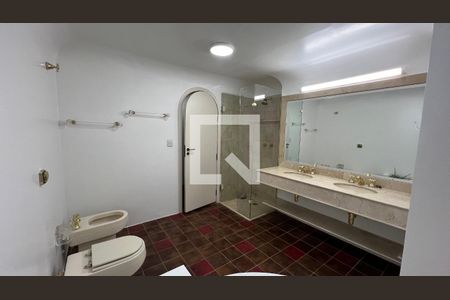 Casa à venda com 929m², 4 quartos e 4 vagas Casa à venda com 929m², 4 quartos e 4 vagasBanheiro da Suíte 1