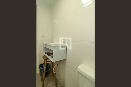 Banheiro de apartamento para alugar com 1 quarto, 41m² em Jardim Carvalho, Porto Alegre