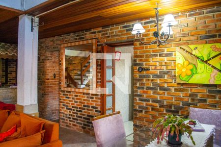 Sala de casa à venda com 4 quartos, 200m² em Nonoai, Porto Alegre