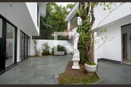 Casa à venda com 3 quartos, 360m² em Granja Julieta, São Paulo