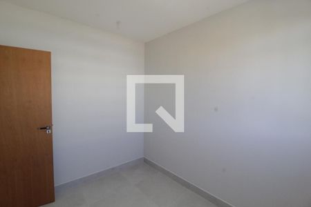 Quarto 2 de apartamento para alugar com 2 quartos, 45m² em Gávea, Uberlândia