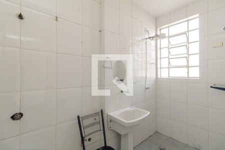 Banheiro de kitnet/studio para alugar com 1 quarto, 34m² em Santa Ifigênia, São Paulo