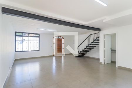 Sala de casa à venda com 4 quartos, 178m² em Vila Cordeiro, São Paulo