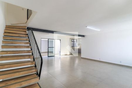 Sala de casa à venda com 4 quartos, 178m² em Vila Cordeiro, São Paulo