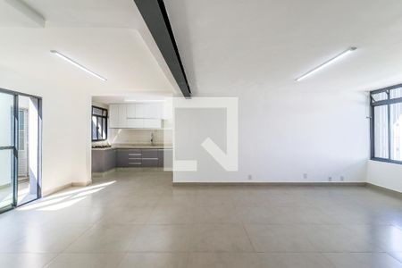 Sala de casa à venda com 4 quartos, 178m² em Vila Cordeiro, São Paulo