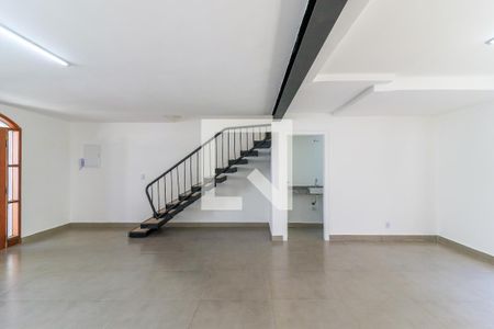 Sala de casa à venda com 4 quartos, 178m² em Vila Cordeiro, São Paulo