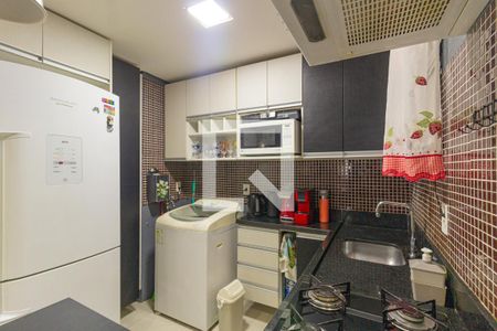 Cozinha de casa de condomínio à venda com 2 quartos, 47m² em Olaria, Canoas