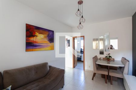 Sala de casa à venda com 2 quartos, 75m² em Jaqueline, Belo Horizonte