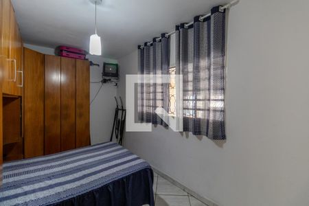 Quarto de casa à venda com 3 quartos, 220m² em Vila Carmosina, São Paulo