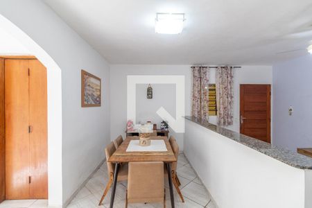 Sala de casa à venda com 3 quartos, 220m² em Vila Carmosina, São Paulo