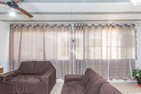 Sala de casa à venda com 8 quartos, 140m² em Vila Formosa, Belo Horizonte