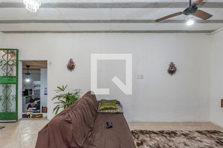 Sala de casa à venda com 8 quartos, 140m² em Vila Formosa, Belo Horizonte