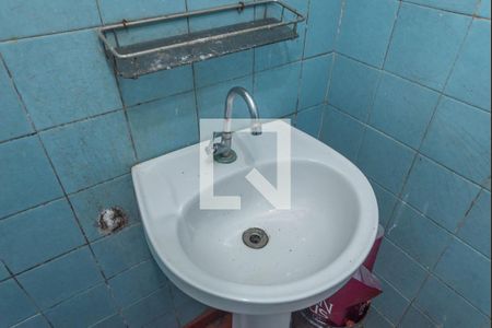 Casa à venda com 70m², 2 quartos e sem vaga Casa à venda com 70m², 2 quartos e sem vagaBanheiro
