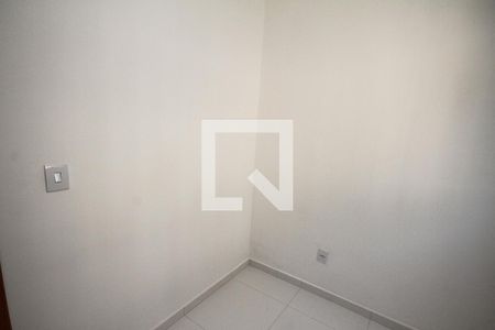 Quarto 01 de apartamento para alugar com 2 quartos, 36m² em Vila Antonieta, São Paulo