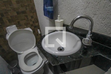 Banheiro de casa de condomínio à venda com 2 quartos, 100m² em Vila Prudente, São Paulo