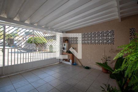 Garagem de casa para alugar com 2 quartos, 147m² em Jardim Rizzo, São Paulo