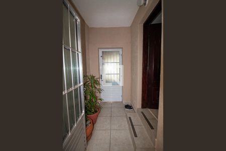 Entrada de casa para alugar com 2 quartos, 147m² em Jardim Rizzo, São Paulo