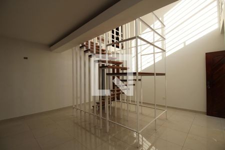 Escada de casa de condomínio para alugar com 3 quartos, 300m² em Morumbi, São Paulo