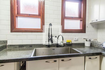 Casa de condomínio à venda com 380m², 4 quartos e 4 vagas Casa de condomínio à venda com 380m², 4 quartos e 4 vagasDetalhe da cozinha