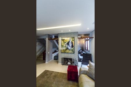 Casa de condomínio à venda com 380m², 4 quartos e 4 vagas Casa de condomínio à venda com 380m², 4 quartos e 4 vagasDetalhe Sala