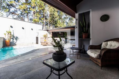 Casa de condomínio à venda com 380m², 4 quartos e 4 vagas Casa de condomínio à venda com 380m², 4 quartos e 4 vagasVaranda