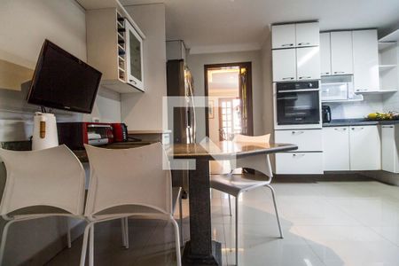 Casa de condomínio à venda com 380m², 4 quartos e 4 vagas Casa de condomínio à venda com 380m², 4 quartos e 4 vagasCozinha