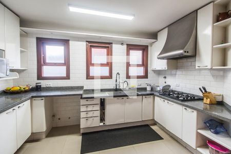 Casa de condomínio à venda com 380m², 4 quartos e 4 vagas Casa de condomínio à venda com 380m², 4 quartos e 4 vagasCozinha