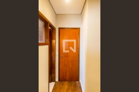 Casa de condomínio à venda com 380m², 4 quartos e 4 vagas Casa de condomínio à venda com 380m², 4 quartos e 4 vagasCorredor