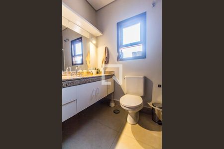 Casa de condomínio à venda com 380m², 4 quartos e 4 vagas Casa de condomínio à venda com 380m², 4 quartos e 4 vagasBanheiro