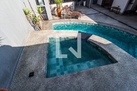 Casa de condomínio à venda com 380m², 4 quartos e 4 vagas Casa de condomínio à venda com 380m², 4 quartos e 4 vagasPiscina