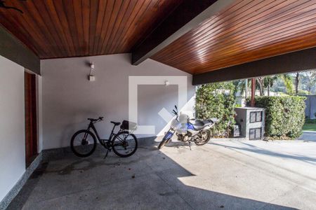 Casa de condomínio à venda com 380m², 4 quartos e 4 vagas Casa de condomínio à venda com 380m², 4 quartos e 4 vagasGaragem