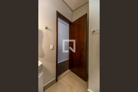 Casa de condomínio à venda com 380m², 4 quartos e 4 vagas Casa de condomínio à venda com 380m², 4 quartos e 4 vagasBanheiro da Suíte 2