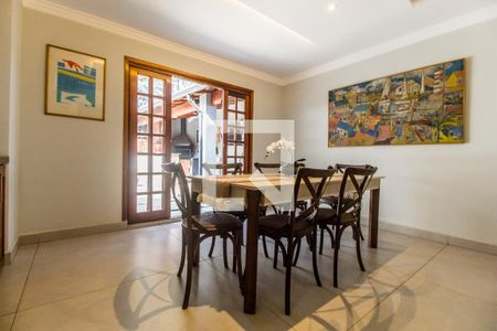Casa de condomínio à venda com 380m², 4 quartos e 4 vagas Casa de condomínio à venda com 380m², 4 quartos e 4 vagasSala de Jantar