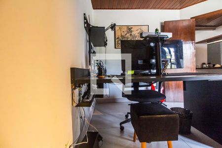 Casa de condomínio à venda com 380m², 4 quartos e 4 vagas Casa de condomínio à venda com 380m², 4 quartos e 4 vagasEscritório