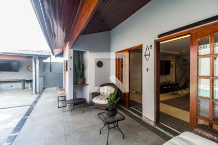 Casa de condomínio à venda com 380m², 4 quartos e 4 vagas Casa de condomínio à venda com 380m², 4 quartos e 4 vagasVaranda