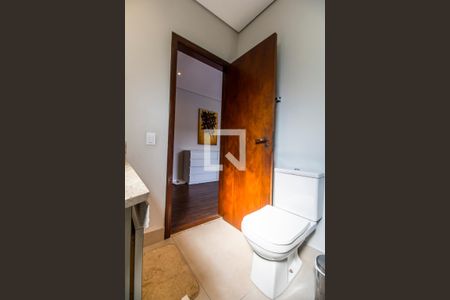 Casa de condomínio à venda com 380m², 4 quartos e 4 vagas Casa de condomínio à venda com 380m², 4 quartos e 4 vagasBanheiro da Suíte 1