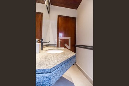 Casa de condomínio à venda com 380m², 4 quartos e 4 vagas Casa de condomínio à venda com 380m², 4 quartos e 4 vagasLavabo