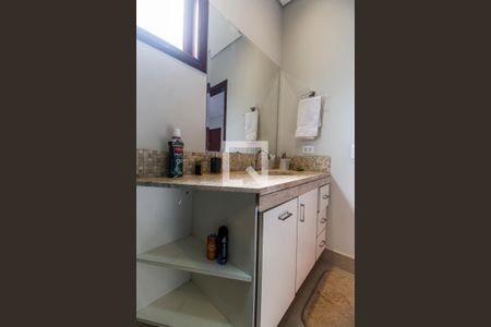 Casa de condomínio à venda com 380m², 4 quartos e 4 vagas Casa de condomínio à venda com 380m², 4 quartos e 4 vagasBanheiro da Suíte 1