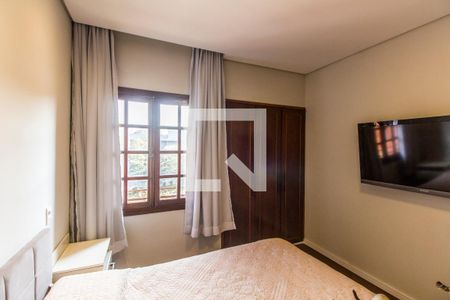 Casa de condomínio à venda com 380m², 4 quartos e 4 vagas Casa de condomínio à venda com 380m², 4 quartos e 4 vagasQuarto 3