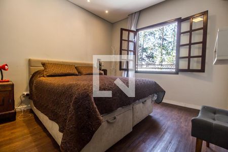 Casa de condomínio à venda com 380m², 4 quartos e 4 vagas Casa de condomínio à venda com 380m², 4 quartos e 4 vagasSuíte 2