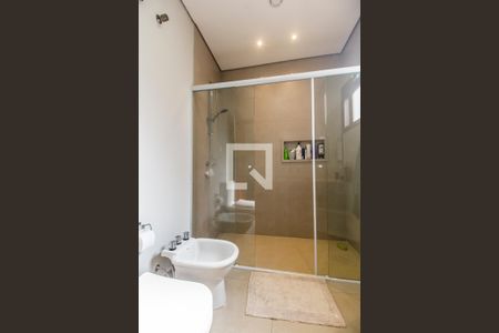 Casa de condomínio à venda com 380m², 4 quartos e 4 vagas Casa de condomínio à venda com 380m², 4 quartos e 4 vagasBanheiro da Suíte 1