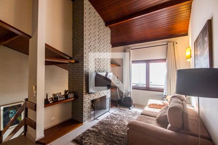 Casa de condomínio à venda com 380m², 4 quartos e 4 vagas Casa de condomínio à venda com 380m², 4 quartos e 4 vagasSala de TV