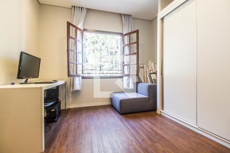 Casa de condomínio à venda com 380m², 4 quartos e 4 vagas Casa de condomínio à venda com 380m², 4 quartos e 4 vagasQuarto 4