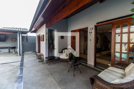 Casa de condomínio à venda com 380m², 4 quartos e 4 vagas Casa de condomínio à venda com 380m², 4 quartos e 4 vagasVaranda