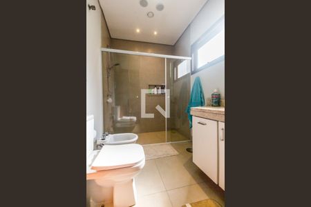 Casa de condomínio à venda com 380m², 4 quartos e 4 vagas Casa de condomínio à venda com 380m², 4 quartos e 4 vagasBanheiro da Suíte 1