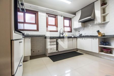 Casa de condomínio à venda com 380m², 4 quartos e 4 vagas Casa de condomínio à venda com 380m², 4 quartos e 4 vagasCozinha