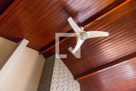 Casa de condomínio à venda com 380m², 4 quartos e 4 vagas Casa de condomínio à venda com 380m², 4 quartos e 4 vagasDetalhe