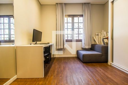 Casa de condomínio à venda com 380m², 4 quartos e 4 vagas Casa de condomínio à venda com 380m², 4 quartos e 4 vagasQuarto 4