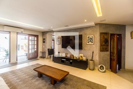 Casa de condomínio à venda com 380m², 4 quartos e 4 vagas Casa de condomínio à venda com 380m², 4 quartos e 4 vagasSala de TV